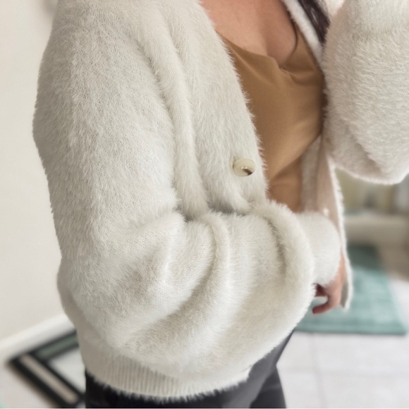 Furry oversized sweater cardigan - Picture 4 of 11